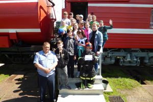 Школьники побывали в гостях у железнодорожных пожарных