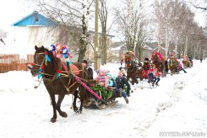 Проводили зиму конным парадом