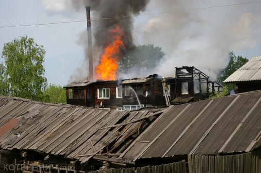 Сильный пожар в центре Котельнича