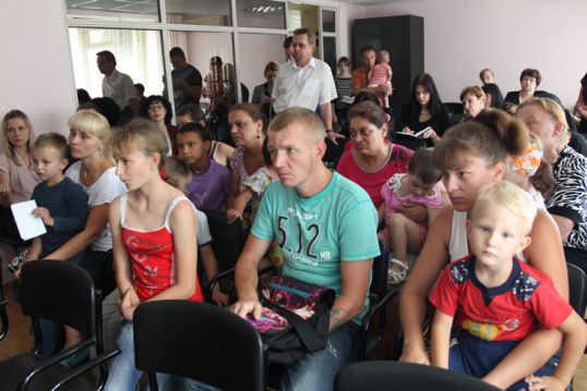 Котельничские медики сопровождали украинских беженцев
