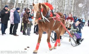 Проводили зиму конным парадом