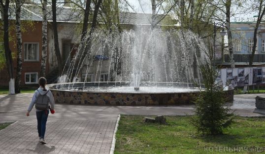В Котельниче запустили обновленный фонтан. ВИДЕО