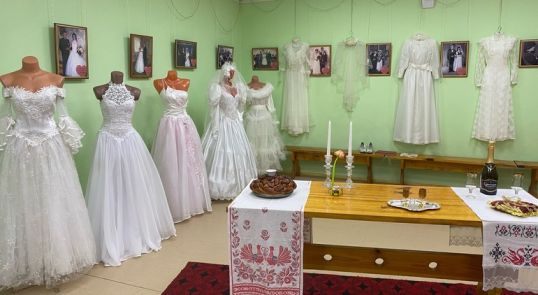 Выставка свадебного платья в музее истории крестьянства