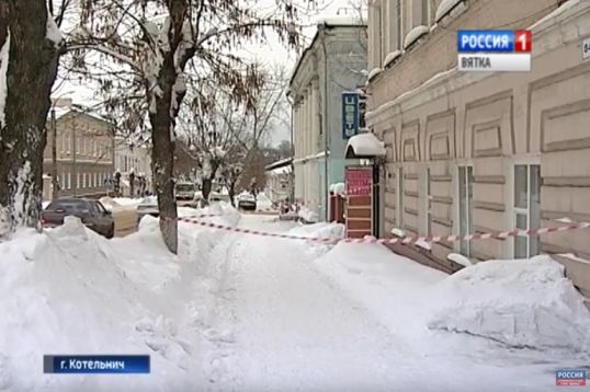 В Котельниче прокуратура проверяет, как убирают снег с крыш домов и на тротуарах(ГТРК Вятка)
