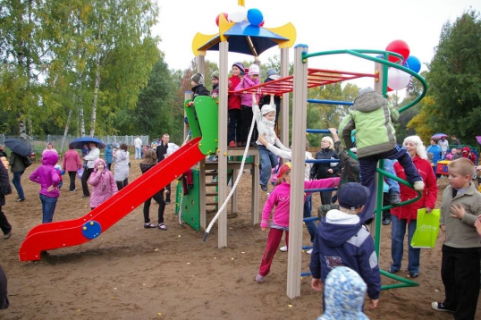 В Котельниче открылся детский городок